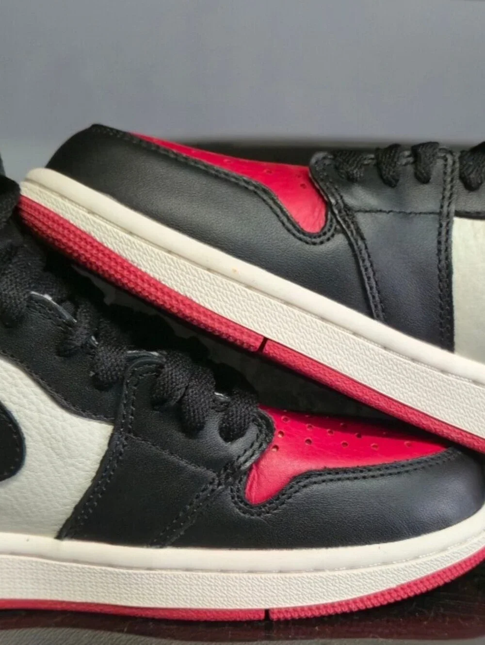 Nike Air Jordan 1 Retro High OG 'Bred Toe' Sneakers Size 8.5 New No Box